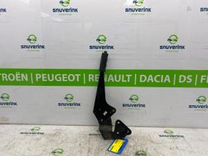 Used Parking brake lever Peugeot Boxer (244) 2.0 HDi Price € 60,50 Inclusive VAT offered by Snuverink Autodemontage