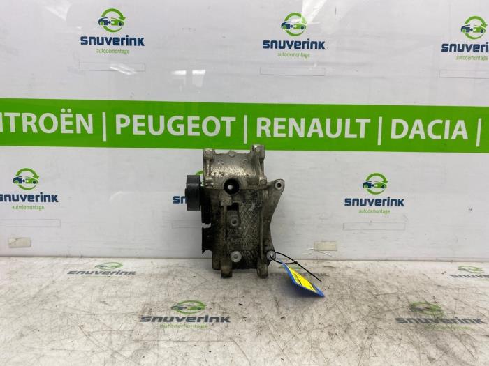 Usagé Support dynamo haut Peugeot Boxer (244) 2.0 HDi Prix € 42,33 Prix TTC proposé par Snuverink Autodemontage