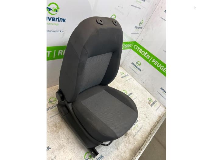 Seat, right from a Peugeot Bipper (AA) 1.4 HDi 2009