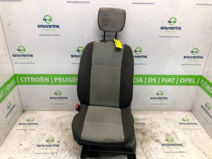 Seat, left from a Renault Modus/Grand Modus (JP) 1.2 16V TCE 100 2008