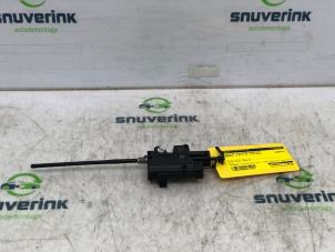 Used Tank flap lock motor Renault Clio IV (5R) 0.9 Energy TCE 90 12V Price € 40,00 Margin scheme offered by Snuverink Autodemontage
