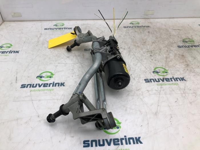 Front wiper motor from a Renault Clio IV (5R) 0.9 Energy TCE 90 12V 2014