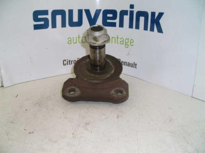 Rear axle journal from a Renault Laguna II Grandtour (KG) 1.9 dCi 120 2001
