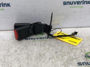 Used Rear seatbelt buckle, right Renault Clio IV (5R) 1.5 Energy dCi 90 FAP Price € 30,00 Margin scheme offered by Snuverink Autodemontage