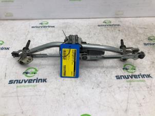 Used Front wiper motor Peugeot 2008 (CU) 1.2 12V e-THP PureTech 110 Price € 30,00 Margin scheme offered by Snuverink Autodemontage