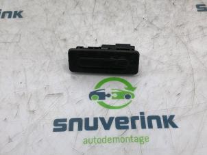 Used Tailgate switch Peugeot 2008 (CU) 1.2 12V e-THP PureTech 110 Price € 15,00 Margin scheme offered by Snuverink Autodemontage