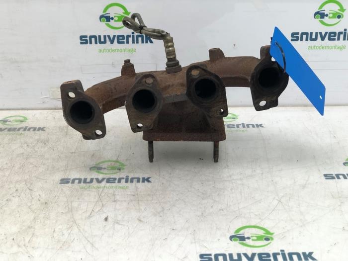 Exhaust manifold from a Peugeot 206 SW (2E/K) 1.4 2004