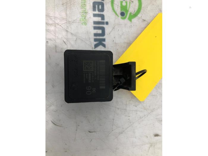 Glow plug relay from a Renault Trafic (1FL/2FL/3FL/4FL) 2.0 dCi 16V 120 2019