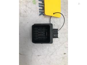 Used Glow plug relay Renault Trafic (1FL/2FL/3FL/4FL) 2.0 dCi 16V 120 Price on request offered by Snuverink Autodemontage
