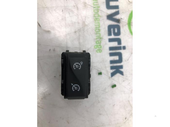 Cruise control switch from a Renault Trafic (1FL/2FL/3FL/4FL) 2.0 dCi 16V 120 2019