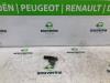 Batteriepol van een Peugeot 308 SW (L4/L9/LC/LJ/LR), 2014 / 2021 1.6 BlueHDi 120, Kombi/o, 4-tr, Diesel, 1.560cc, 88kW (120pk), FWD, DV6FC; BHZ, 2014-03 / 2021-06, LCBHZ 2015
