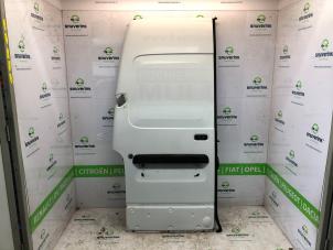 Used Minibus/van rear door Renault Master III (FD/HD) 2.5 dCi 120 FAP Price on request offered by Snuverink Autodemontage