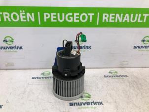Used Heating and ventilation fan motor Peugeot 308 SW (L4/L9/LC/LJ/LR) 1.6 BlueHDi 120 Price € 125,00 Margin scheme offered by Snuverink Autodemontage