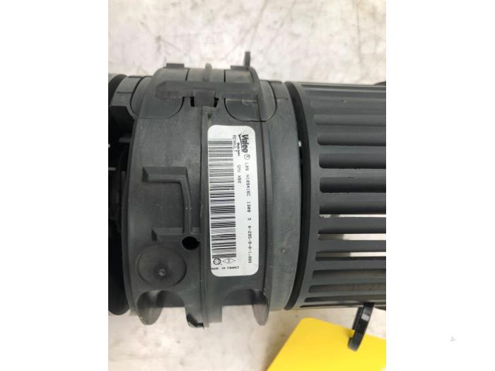 Moteur de ventilation chauffage d'un Renault Trafic (1FL/2FL/3FL/4FL) 2.0 dCi 16V 120 2019
