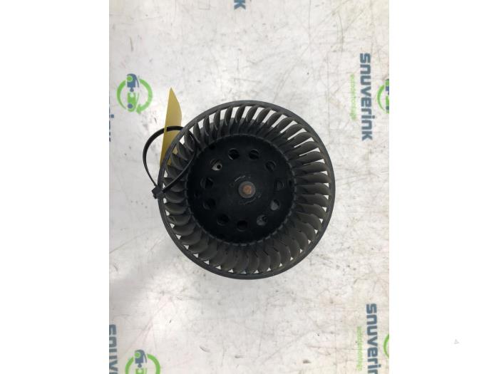 Heating and ventilation fan motor from a Renault Trafic (1FL/2FL/3FL/4FL) 2.0 dCi 16V 120 2019