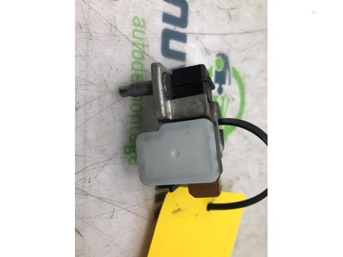 Biegun akumulator z Renault Trafic (1FL/2FL/3FL/4FL) 2.0 dCi 16V 120 2019