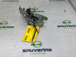 Used Rear door mechanism 4-door, right Renault Trafic (1FL/2FL/3FL/4FL) 2.0 dCi 16V 120 Price on request offered by Snuverink Autodemontage