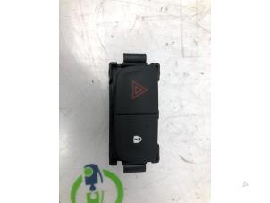 Used Panic lighting switch Renault Trafic (1FL/2FL/3FL/4FL) 2.0 dCi 16V 120 Price on request offered by Snuverink Autodemontage