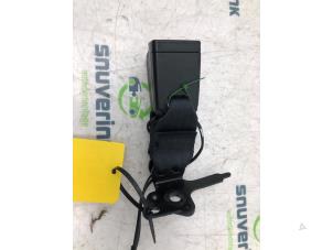 Used Rear seatbelt buckle, right Renault Clio IV (5R) 0.9 Energy TCE 90 12V Price € 30,00 Margin scheme offered by Snuverink Autodemontage