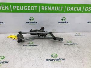Used Wiper motor + mechanism Renault Clio IV (5R) 0.9 Energy TCE 90 12V Price € 140,00 Margin scheme offered by Snuverink Autodemontage