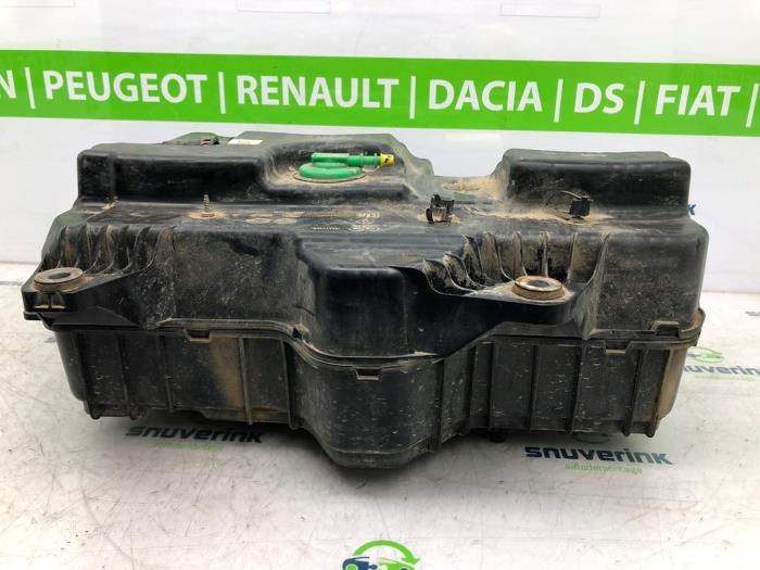 Adblue Tank van een Renault Trafic (1FL/2FL/3FL/4FL) 2.0 dCi 16V 120 2019