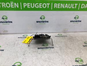 Used Battery pole Renault Trafic New (FL) 2.0 dCi 16V 90 Price on request offered by Snuverink Autodemontage