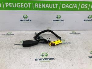 Używane Wtyk pasa bezpieczenstwa lewy przód Renault Trafic New (FL) 2.0 dCi 16V 90 Cena na żądanie oferowane przez Snuverink Autodemontage