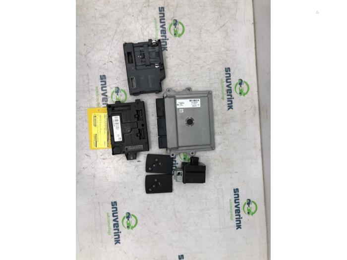 Used Engine management computer Renault Clio IV (5R) 0.9 Energy TCE 90 12V Price € 314,98 Margin scheme offered by Snuverink Autodemontage