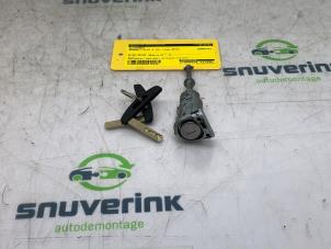 Used Set of locks Renault Clio IV (5R) 0.9 Energy TCE 90 12V Price on request offered by Snuverink Autodemontage