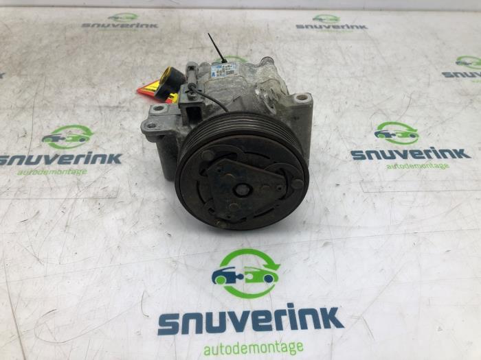 Air conditioning pump from a Citroën C1 1.0 12V 2013