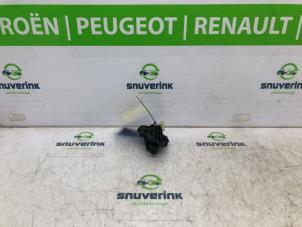 Usagé Mécanique de verrouillage hayon Peugeot 108 1.0 12V Prix € 35,00 Règlement à la marge proposé par Snuverink Autodemontage