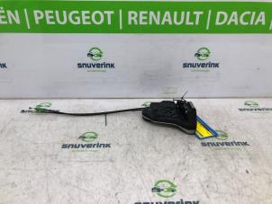 Usagé Serrure portière mécanique 4portes arrière droite Peugeot 108 1.0 12V Prix € 30,00 Règlement à la marge proposé par Snuverink Autodemontage