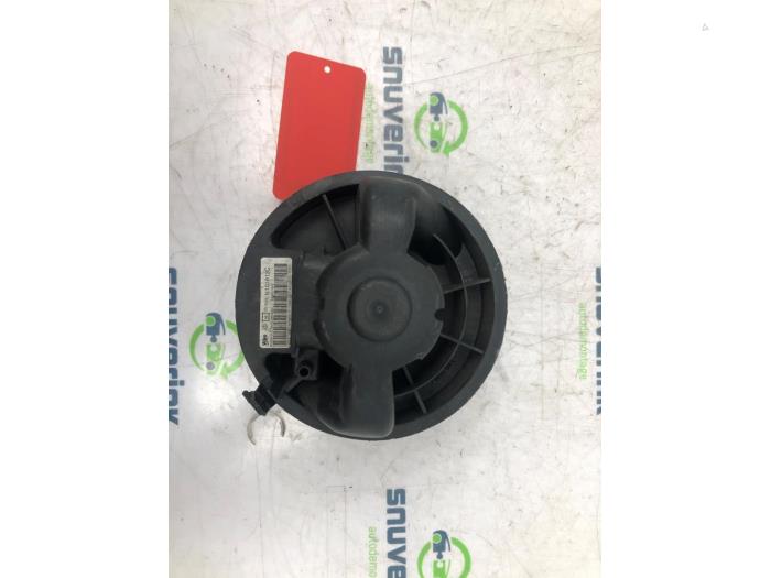 Heating and ventilation fan motor from a Citroën C1 1.0 12V 2008