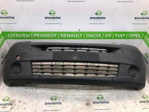 Używane Zderzak przedni Renault Master III (FD/HD) 2.5 dCi 120 FAP Cena € 90,00 Procedura marży oferowane przez Snuverink Autodemontage