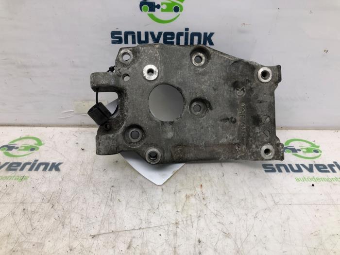 Gebrauchte Dynamostütze oben Volvo V50 (MW) 1.6 D 16V Preis € 45,00 Margenregelung angeboten von Snuverink Autodemontage