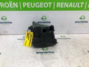 Usagé Porte fusible Renault Clio IV (5R) 1.5 Energy dCi 90 FAP Prix € 25,00 Règlement à la marge proposé par Snuverink Autodemontage