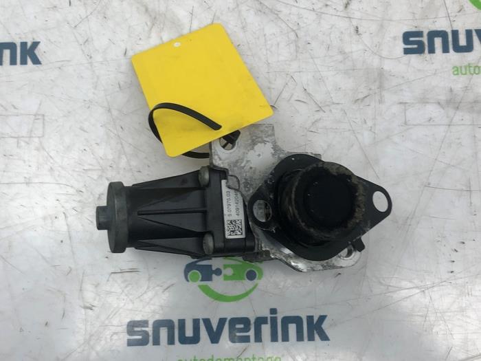 EGR valve from a Renault Clio IV (5R) 1.5 Energy dCi 90 FAP 2014