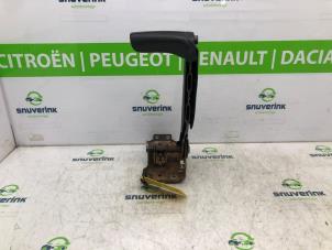 Used Parking brake lever Renault Kangoo Express (FW) 1.5 dCi 70 Price € 40,00 Margin scheme offered by Snuverink Autodemontage