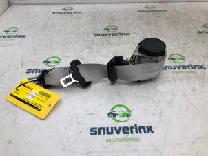 Used Rear seatbelt, centre Renault Clio IV (5R) 0.9 Energy TCE 90 12V Price € 60,00 Margin scheme offered by Snuverink Autodemontage