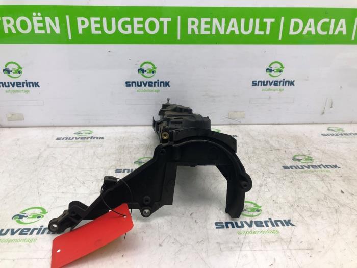 Ventildeckel van een Citroën Berlingo 1.6 Hdi 90 Phase 2 2015