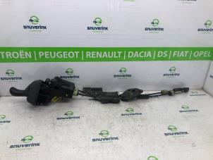 Używane Dzwignia zmiany biegów Renault Kangoo Express (FW) 1.5 dCi 70 Cena € 78,65 Z VAT oferowane przez Snuverink Autodemontage