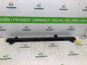 Usagé Barre radiateur Renault Kangoo Express (FW) 1.5 dCi 70 Prix € 70,00 Règlement à la marge proposé par Snuverink Autodemontage