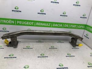 Used Front bumper frame Renault Clio III (BR/CR) 1.4 16V Price € 50,00 Margin scheme offered by Snuverink Autodemontage
