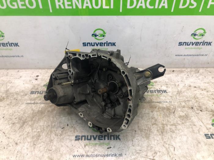 Usagé Boîte de vitesse Renault Megane Scénic (JA) 1.6 RT Prix € 225,00 Règlement à la marge proposé par Snuverink Autodemontage