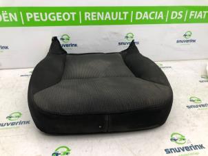 Used Seat cushion, left Renault Trafic (1FL/2FL/3FL/4FL) 2.0 dCi 16V 120 Price € 96,80 Inclusive VAT offered by Snuverink Autodemontage