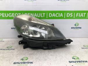 Used Headlight, right Renault Clio III (BR/CR) 1.4 16V Price € 100,00 Margin scheme offered by Snuverink Autodemontage