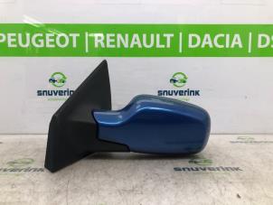 Used Wing mirror, left Renault Clio III (BR/CR) 1.4 16V Price € 40,00 Margin scheme offered by Snuverink Autodemontage