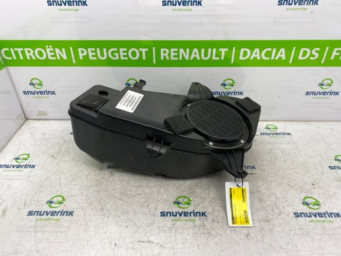 Używane Subwoofer Jeep Compass II (MP) 1.4 Multi Air2 16V 4x4 Cena € 41,12 Z VAT oferowane przez Snuverink Autodemontage