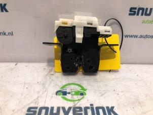 Used Tailgate lock mechanism Renault Clio III (BR/CR) 1.4 16V Price € 35,00 Margin scheme offered by Snuverink Autodemontage