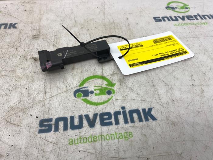 Keyless entry antenna from a Jeep Compass (MP) 1.4 Multi Air2 16V 4x4 2017